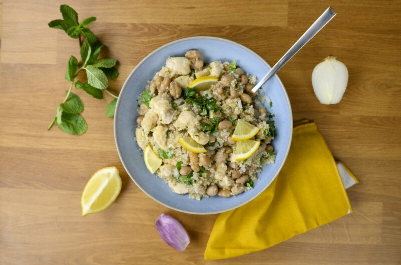 Salade de quinoa citronnée aux haricots blancs et au poulet